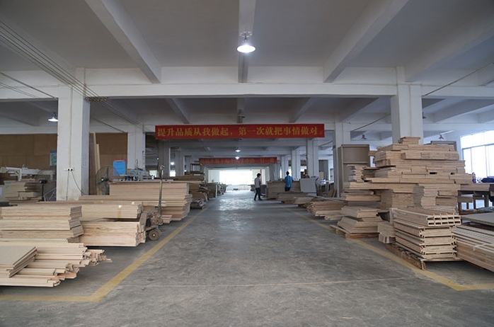 木标家具厂内照